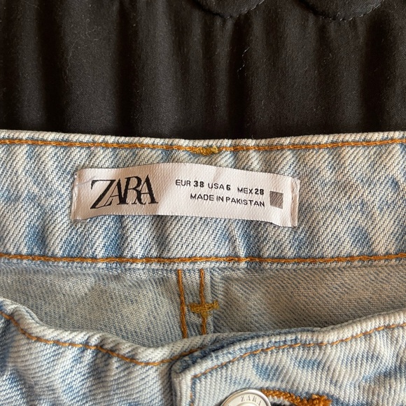 Zara High Waisted Jeans - Picture 2 of 2